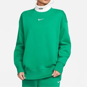 Nike Sportswear Phoenix Fleece Oversized Crewneck in Malachite/Sail, Size OX